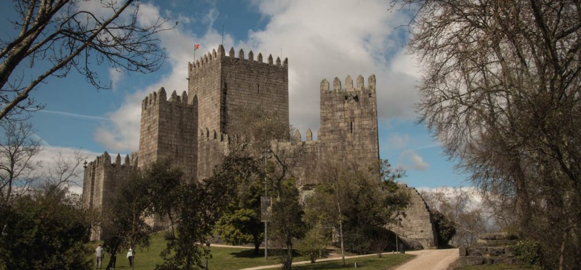 Guimarães-castle-pictury-photo-tours-porto-portugal