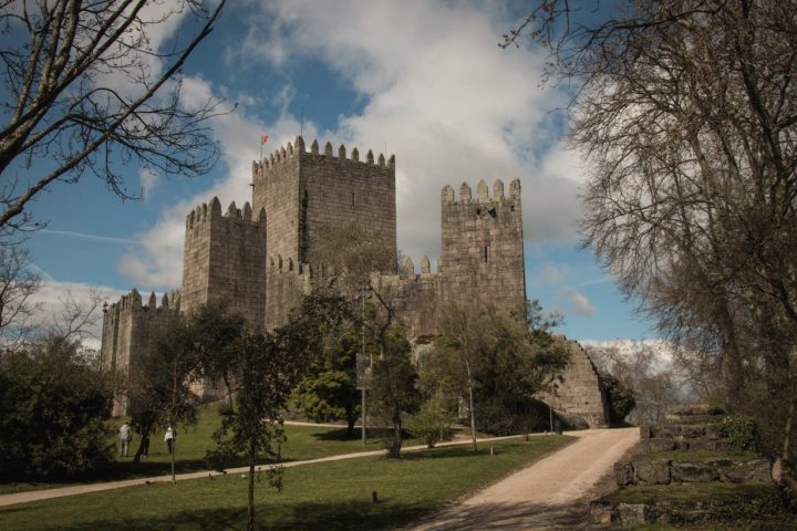 Guimarães-castle-pictury-photo-tours-porto-portugal